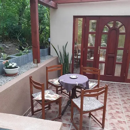 Var-lak Vendeghaz 3* Szendro